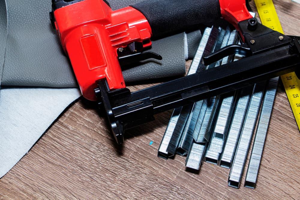 unjam-a-staple-gun